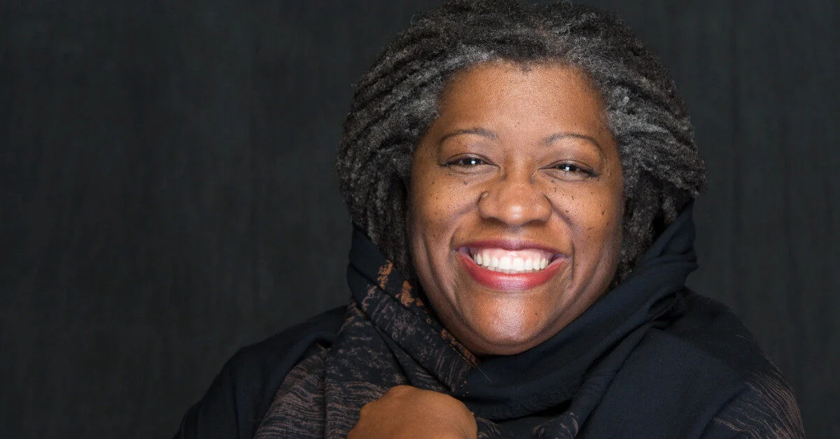 Picture of Donna Washington, an African storyteller performing at COA's Performing Arts Center.