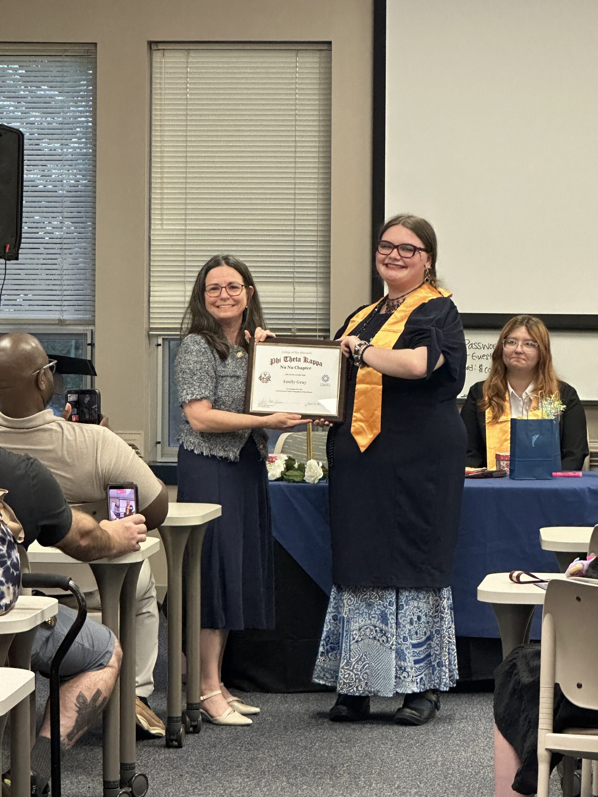 Dr. Evonne Carter award presented to a Phi Theta Kappa member.